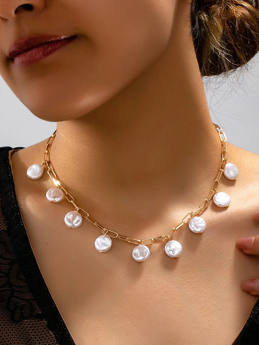 Gold-Colored Paperclip Chain with Irregular Baroque Imitation Pearl Pendant, Collarbone Chain, Dangling Flat Pearl Necklace for Women, Suitable for Daily Wear, Beach, Wedding, or as a Gift