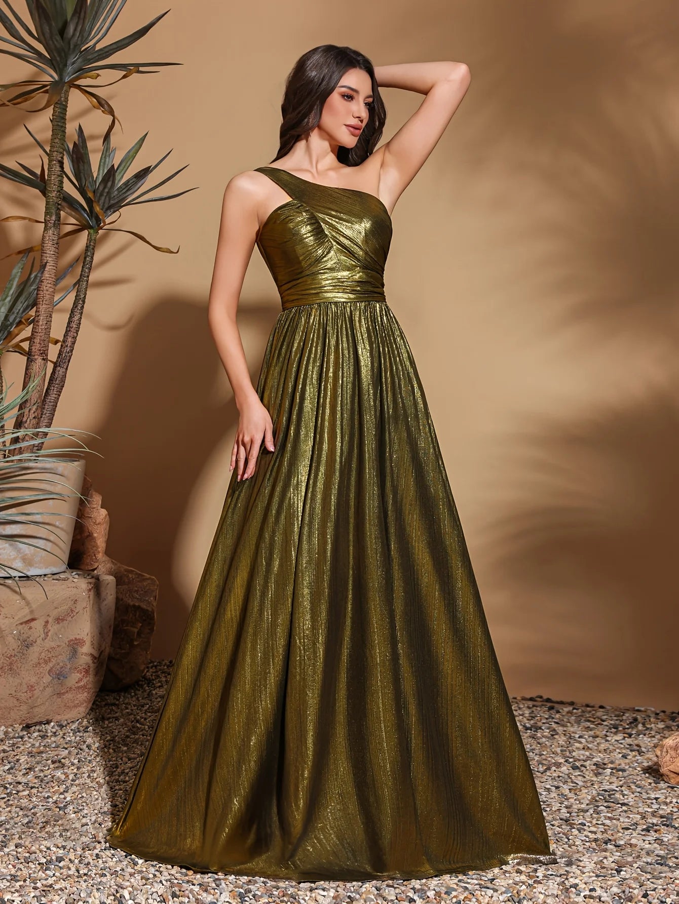 One-shoulder pleated two-sided glossy strapless wedding dress