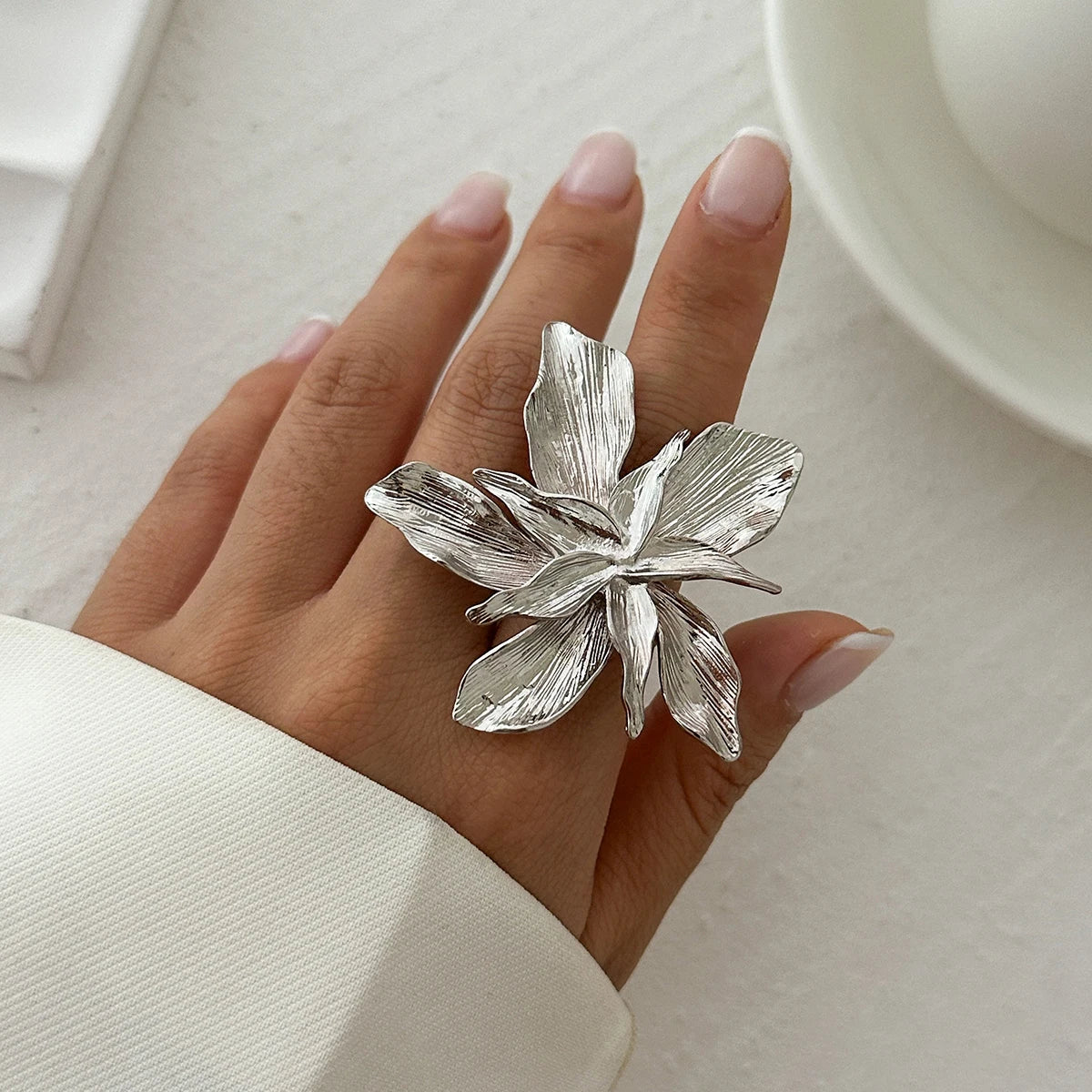 Salircon Vintage Exquisite Big Flower Butterfly Ring for Women Irregular Geometric Metal Finger Ring Female Jewelry Gift