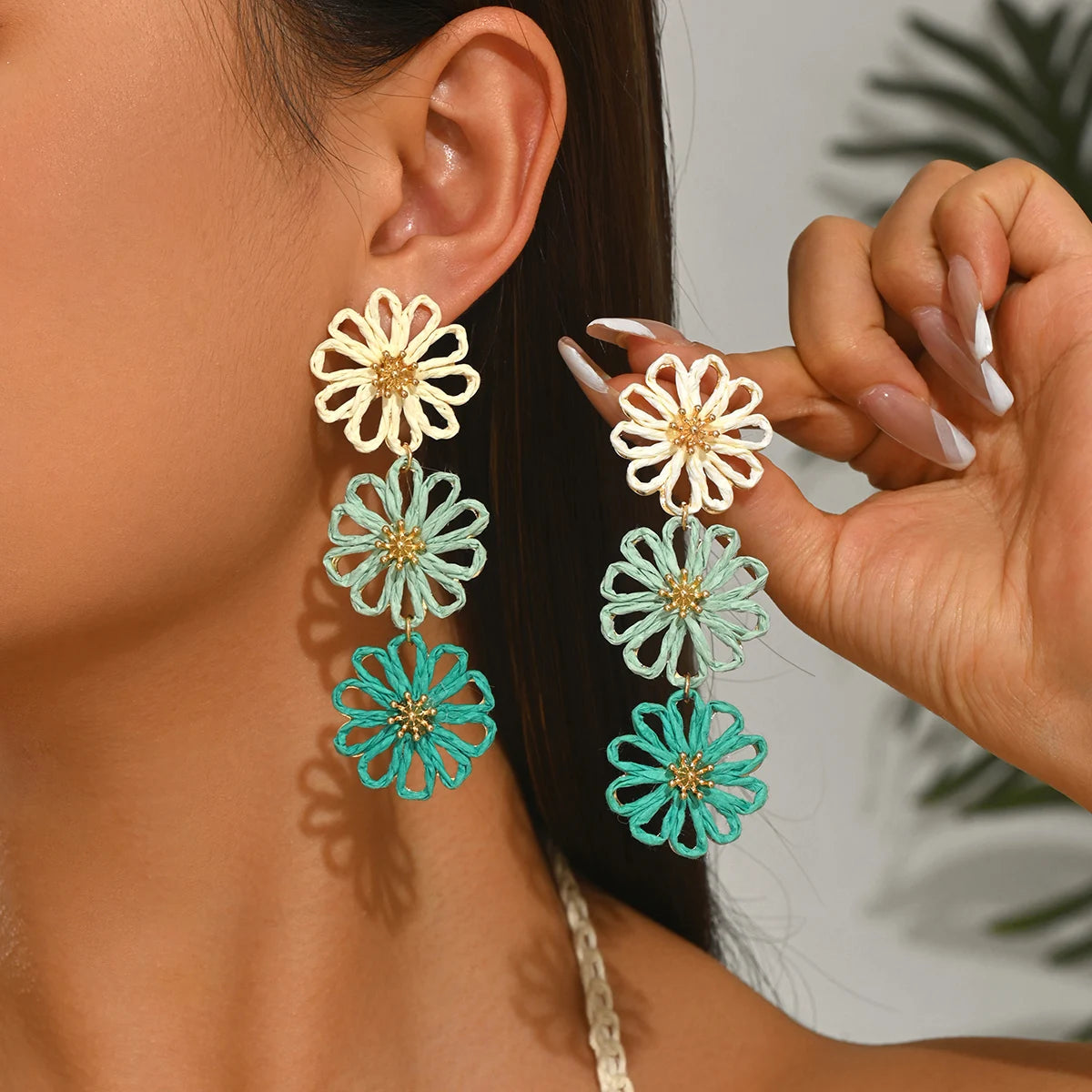 Women Handmade Woven Straw Triple Flower Earrings Ombre Cream Brown Daisy Dangling Earrings Bohemian Seaside Holiday Accessories
