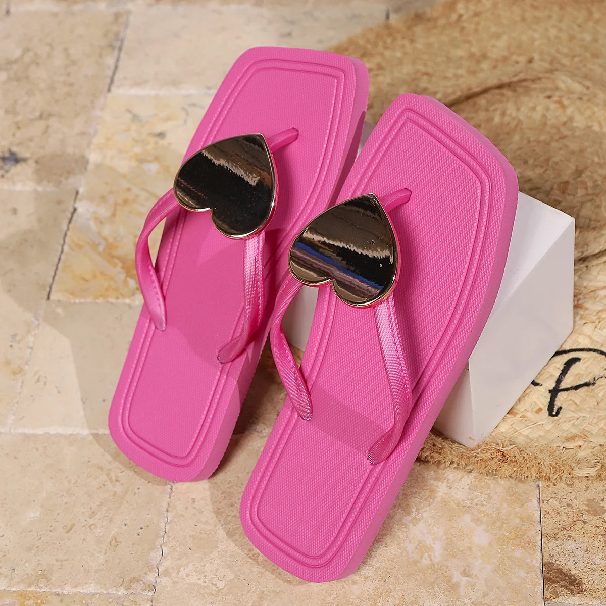 Summer Flats Flip Flops 2025 New Outer Wear Slippers Non-Slip Women's Beach Flip Flops