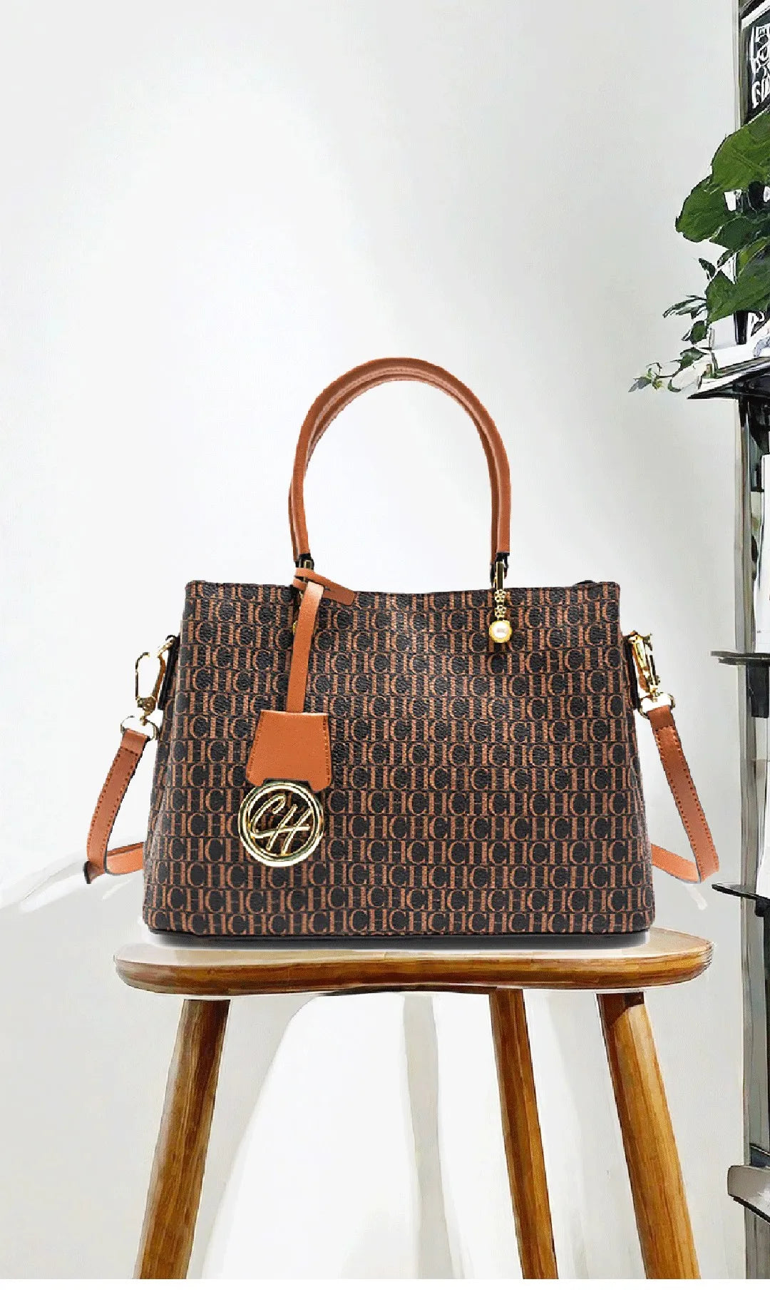 Light Luxury Brand Letter Print Handbag with Letter Pendant Design Unique and Elegant Popular Fashion Niche High Quality