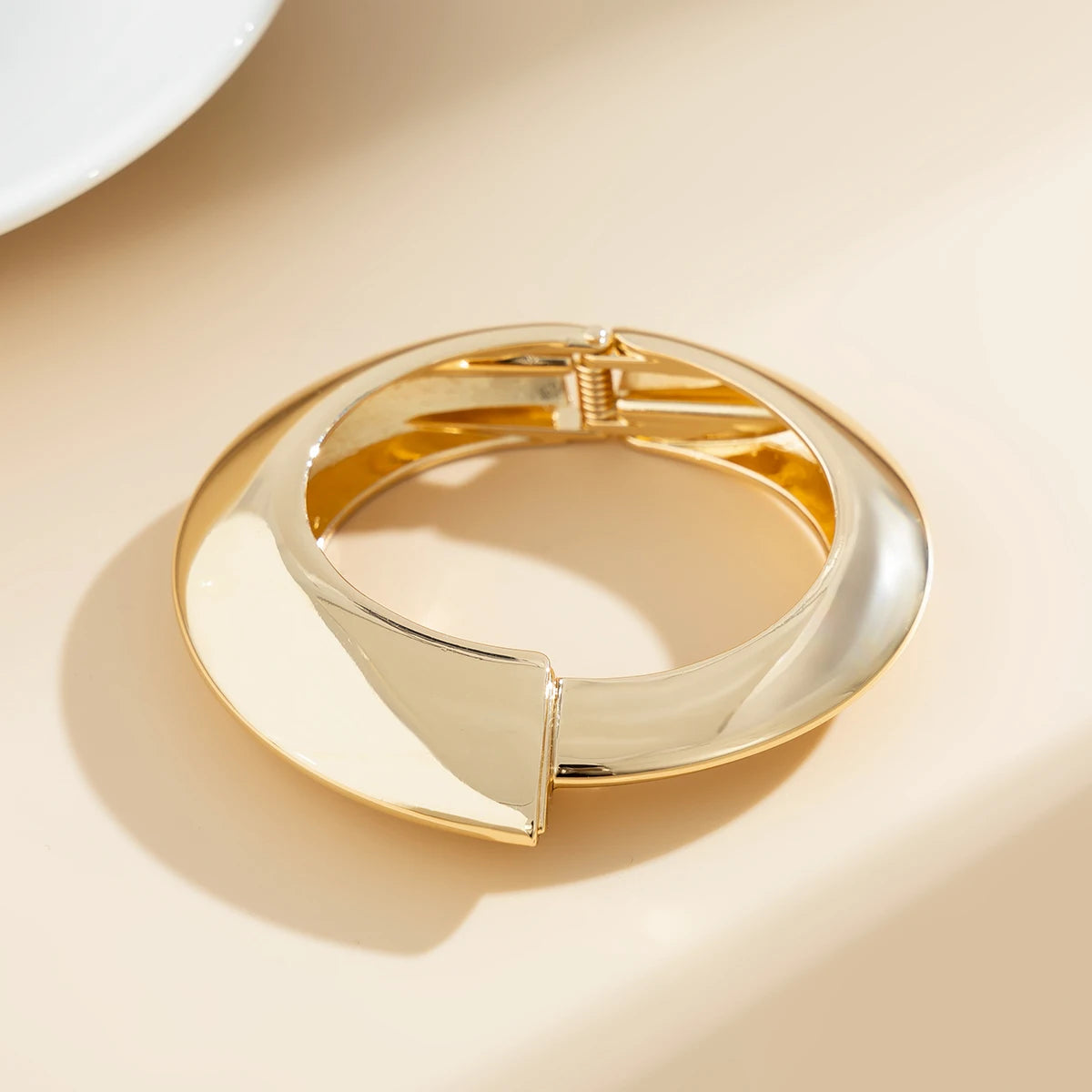 Salircon Unique Design Irregular Geometric Metal Bangles for Women Elegant Classic Oval Imitation Pearl Open Bracelets Jewelry