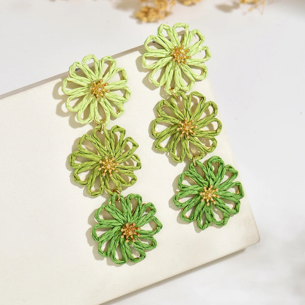 Women Handmade Woven Straw Triple Flower Earrings Ombre Cream Brown Daisy Dangling Earrings Bohemian Seaside Holiday Accessories