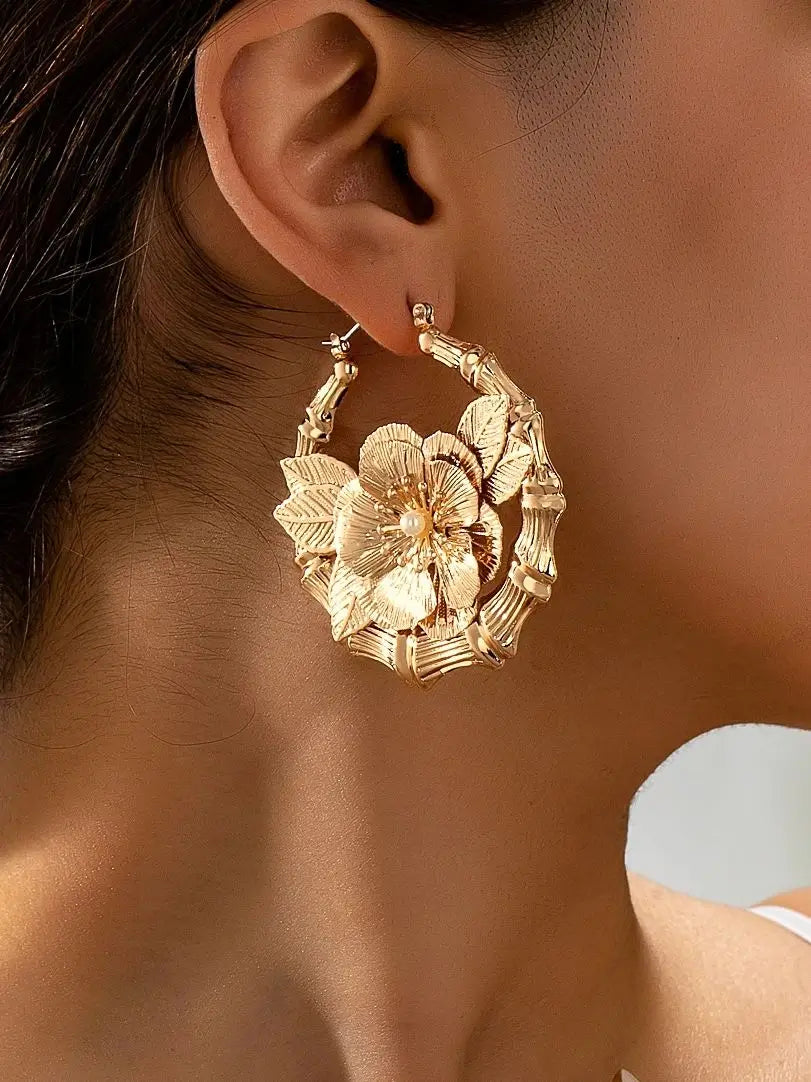 A Pair of Women's Fashionable Earrings, Bohemian Style Flower-Shaped Earrings, Suitable for Daily Wear, Vacations, and Gift-Giving