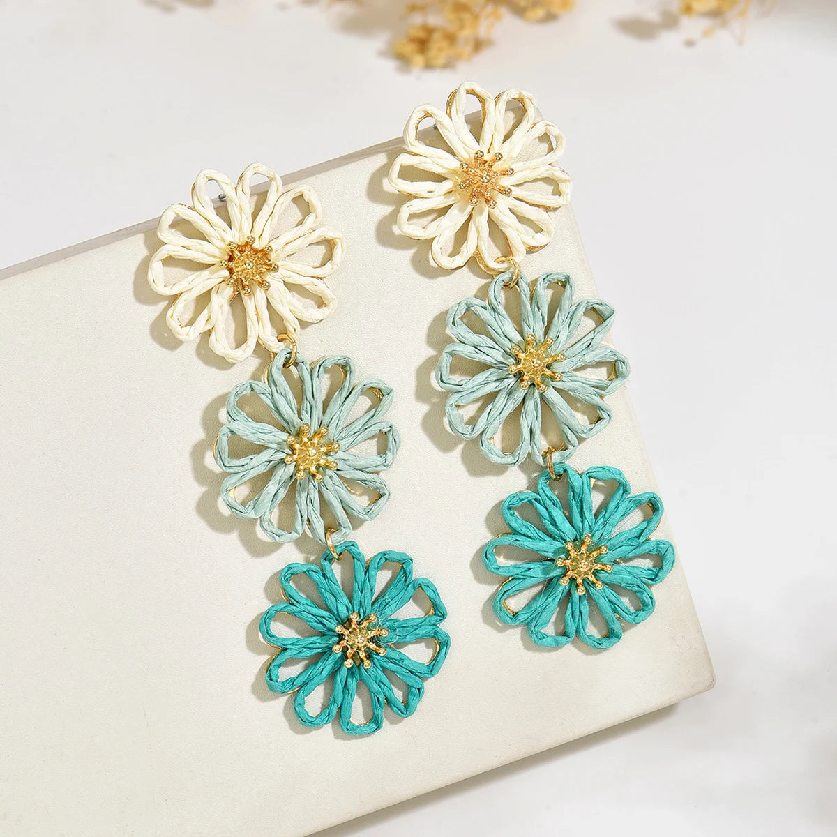 Women Handmade Woven Straw Triple Flower Earrings Ombre Cream Brown Daisy Dangling Earrings Bohemian Seaside Holiday Accessories