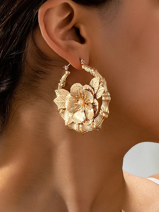 A Pair of Women's Fashionable Earrings, Bohemian Style Flower-Shaped Earrings, Suitable for Daily Wear, Vacations, and Gift-Giving