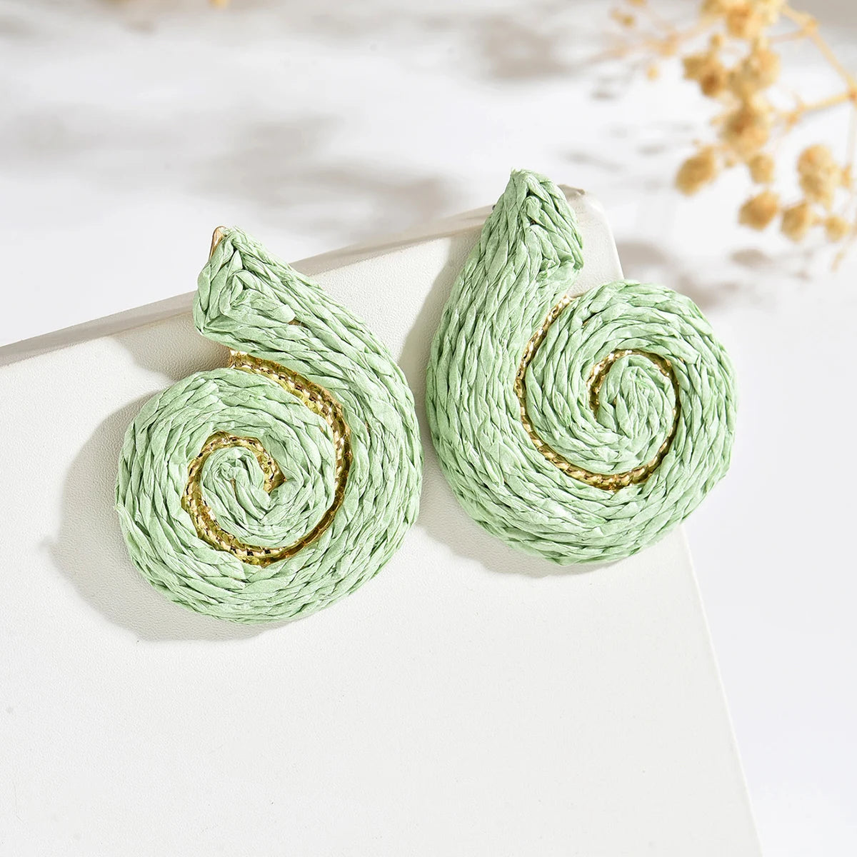 Women Handmade Woven Straw Snail Earrings Multicolor Spiral Conch Raffia Stud Earrings Bohemian Ocean Holiday Accessories