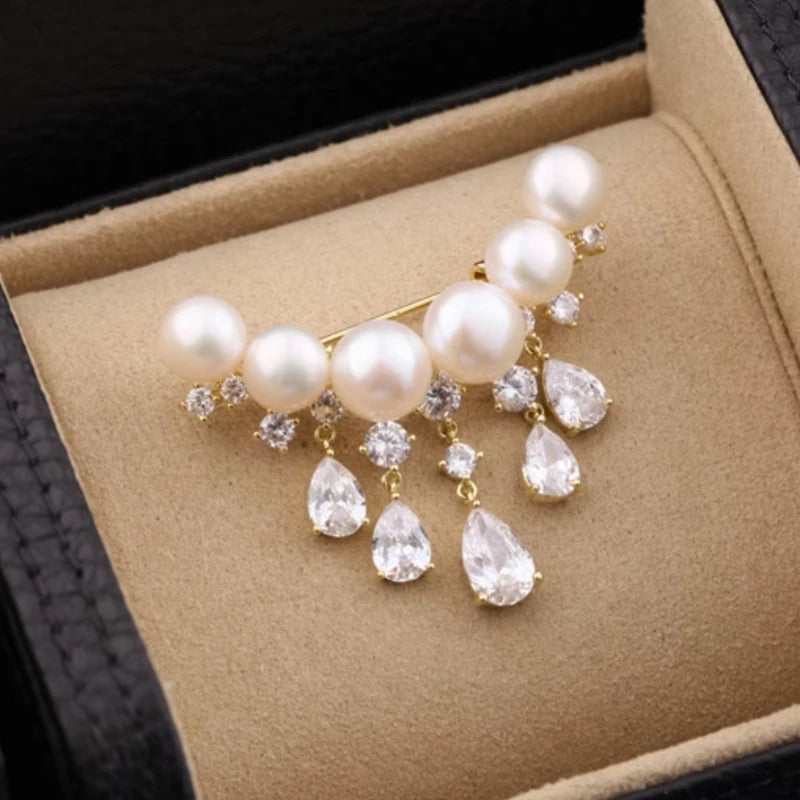 SKEDS Elegant Women  Pearl Pendant Brooch Badges Fashion Classic Laddy Exquisite Crystal Clothing Coat Suit Pin Corsages